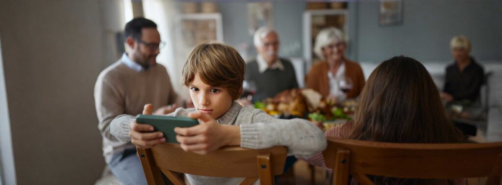 Nexon blog - “Dad, gimme your phone?” Who sneaks in while the kids are gaming at a BBQ?